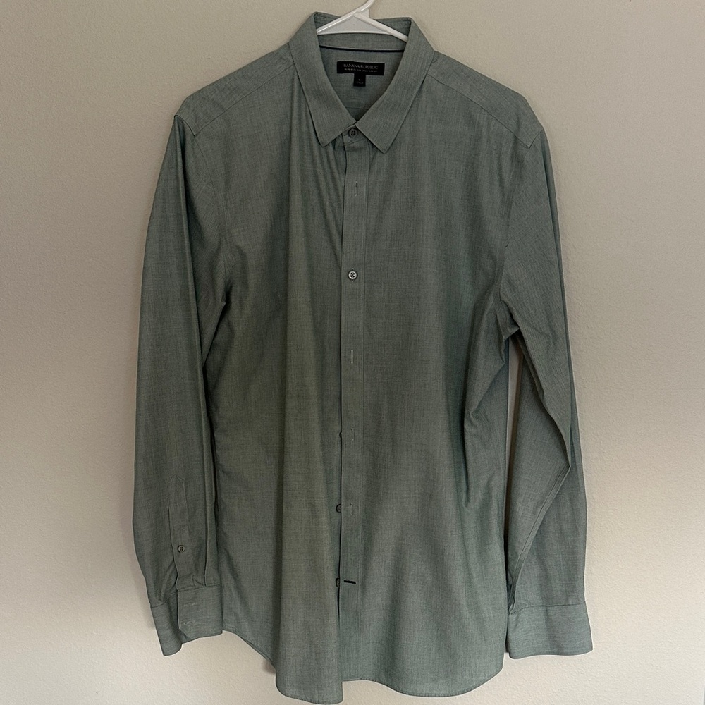 Banana Republic men’s button down shirt